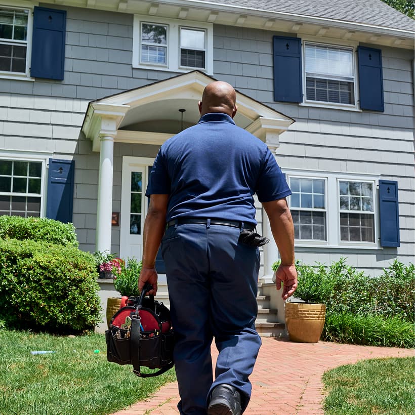 A Gervais technician arrives at a home ready to provide expert HVAC, plumbing, and electrical services.